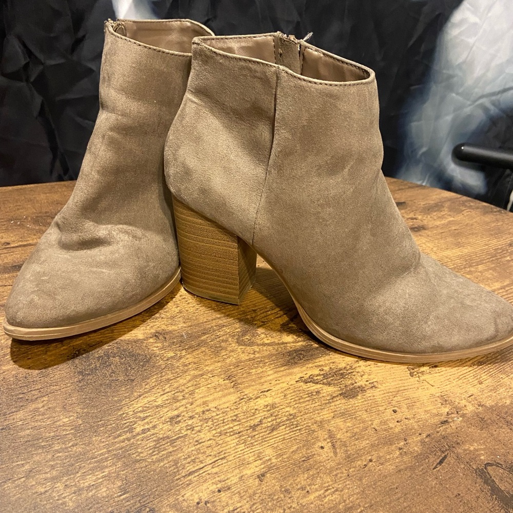Elegant Tan Ankle Boots